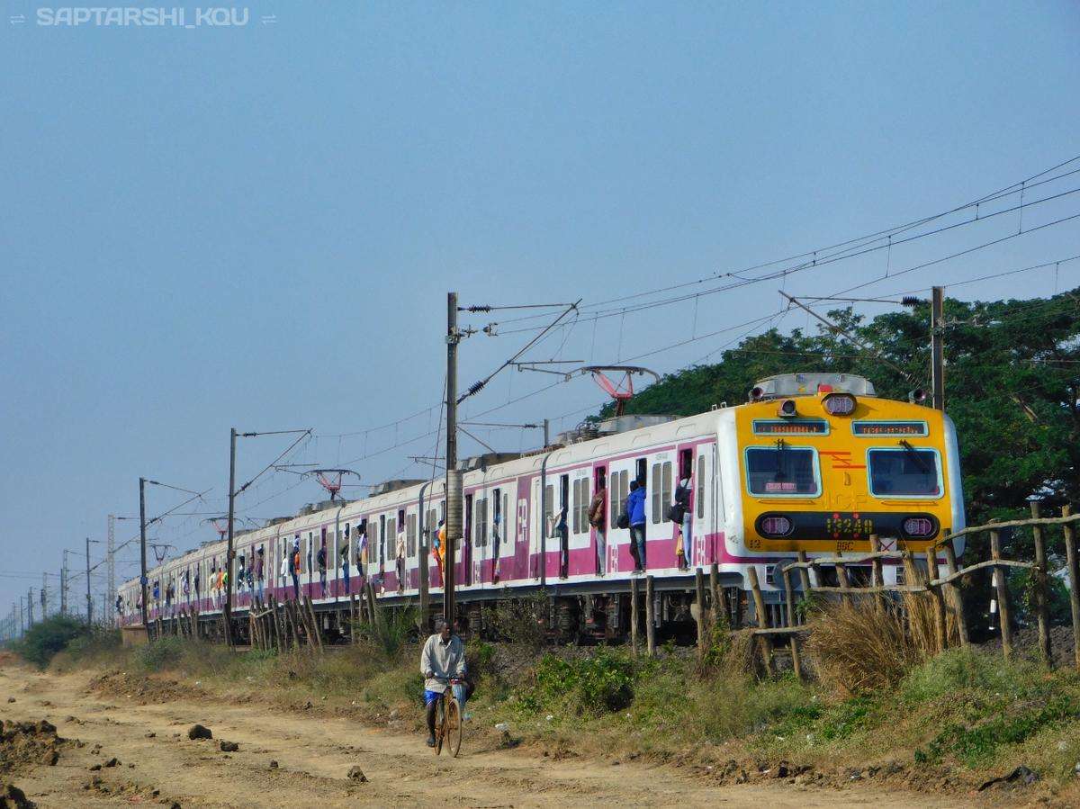 হাওড়া ডিভিশন: শুরু হচ্ছে থার্ড লাইনের কাজ, ফের দুর্ভোগের মুখে মেন ও কর্ড লাইনের নিত্যযাত্রীরা