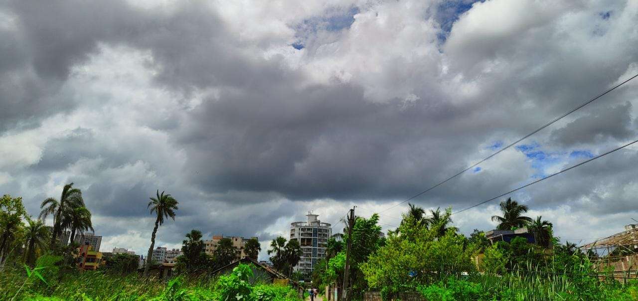 বর্ষা বিদায়ের পরেও কি কালীপুজো-ভাইফোঁটায় বৃষ্টিতে ভাসবে রাজ্য