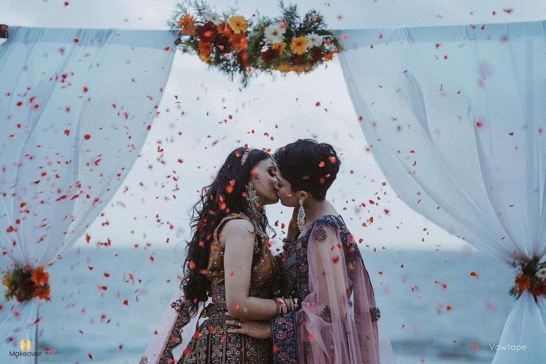 Kerala lesbian couple: পরিবার থেকে সমাজ, লড়াই এখন অতীত, বিয়ের ফটোসেশনে চমক সমকামী দম্পতির