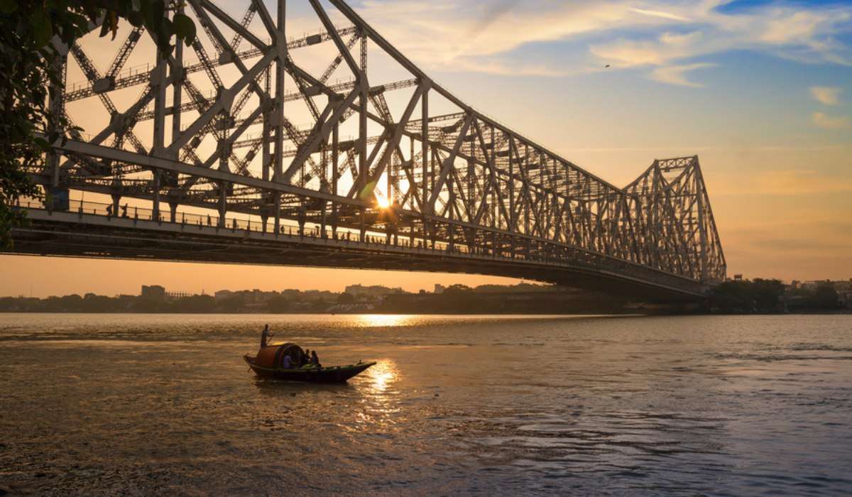 ৩০ এর ঘরে তাপমাত্রা, গরমে হাঁসফাঁস কলকাতাবাসী