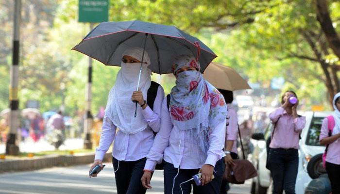 Weather Report: ঘূর্ণাবর্তের সৃষ্টি হলেও অস্বস্তি বাড়ছে দক্ষিণবঙ্গে, সপ্তাহান্তে বৃষ্টির সম্ভাবনা নেই বললেই চলে