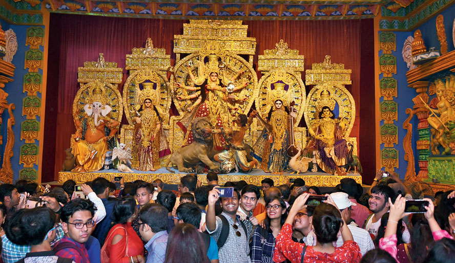 Durga Puja: ক্যামেরার মাধ্যমে নজরদারি লালবাজারের, পূজো উপলক্ষে তৎপর পুলিশ কর্মকর্তারা