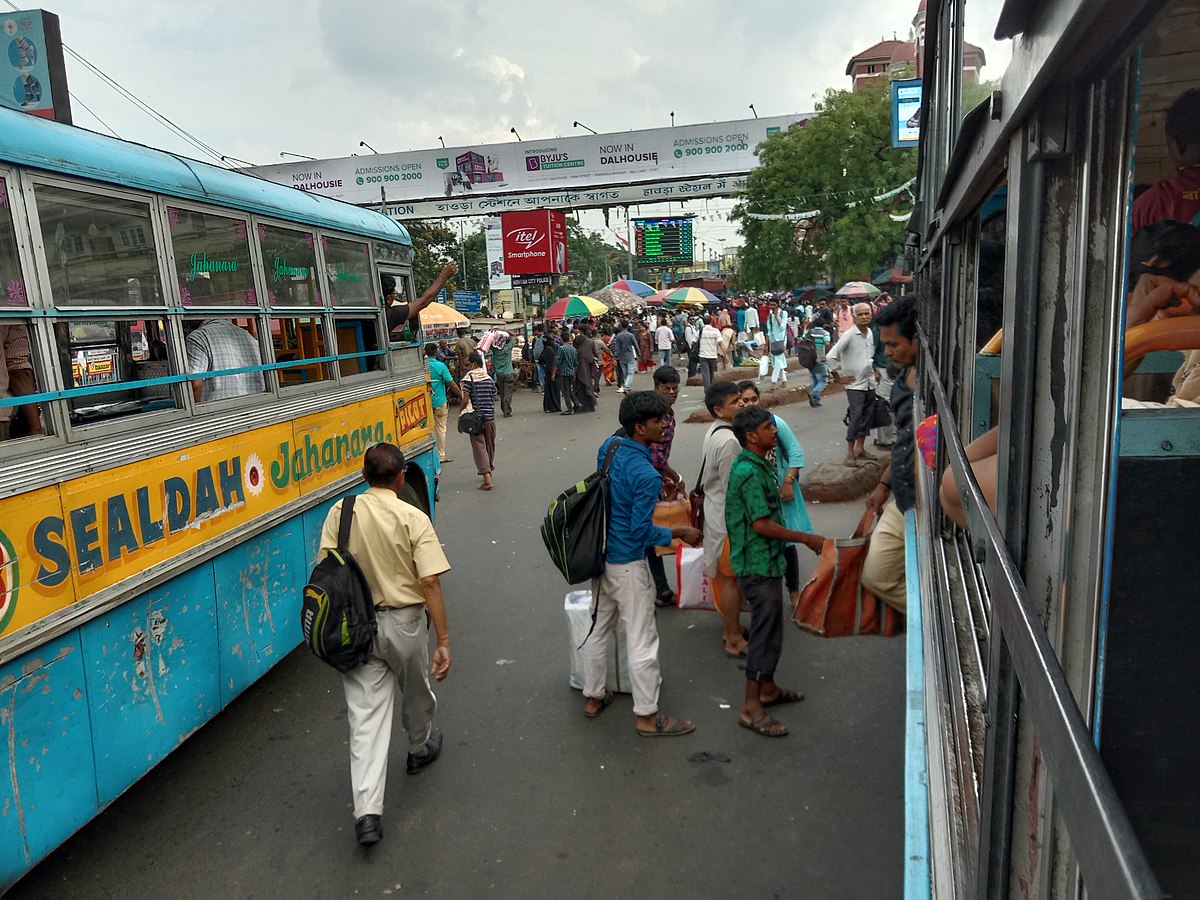 Howrah Bus Stand: বেশিরভাগ রুট বন্ধ হয়ে যাওয়ার দরুন বিপাকে হাওড়া বাসযাত্রীরা