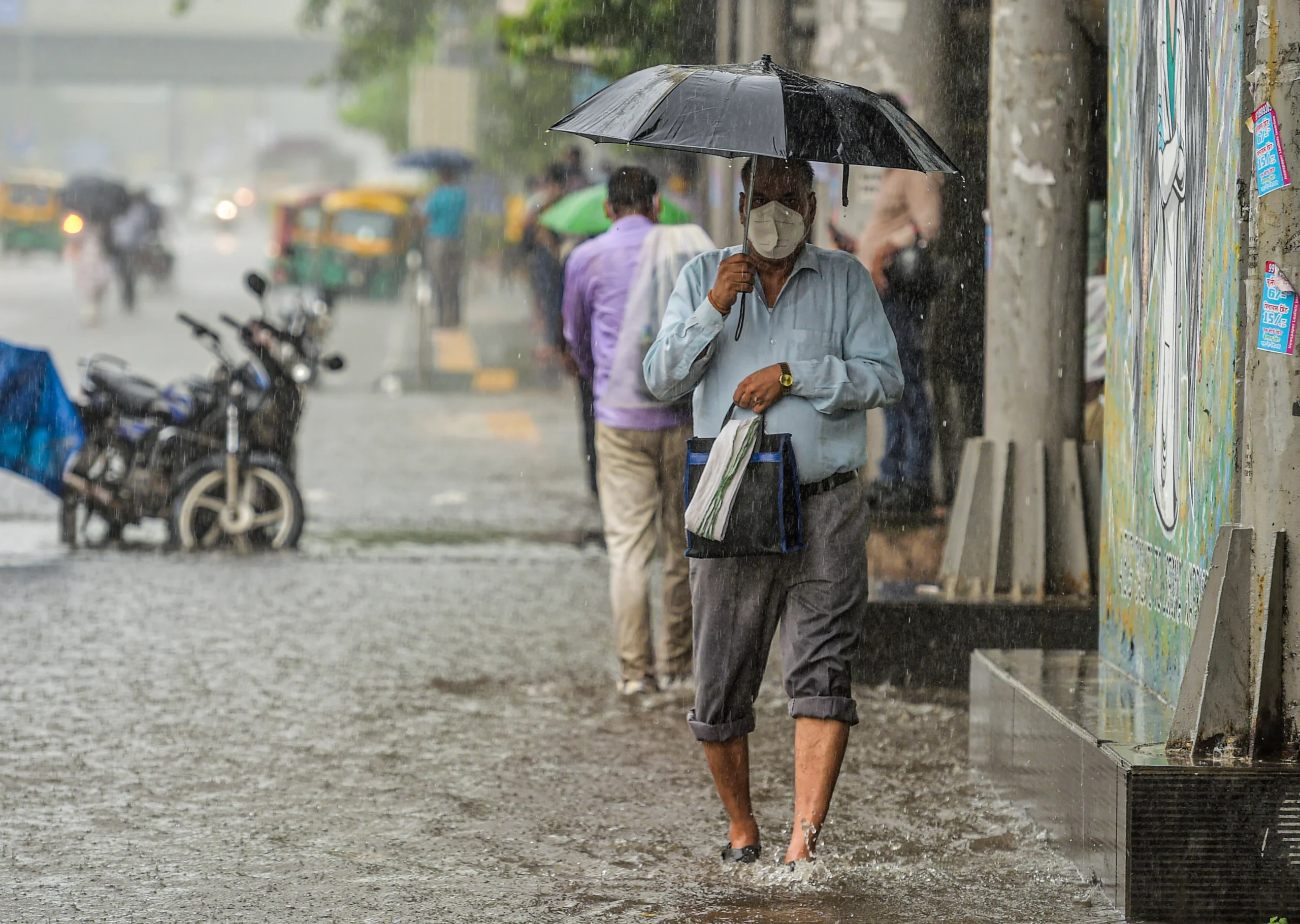 Weather Update: অসহ্য গরমে সঙ্গী বৃষ্টি, সঙ্গে থাকবে আর্দ্রতা জনিত অস্বস্তি