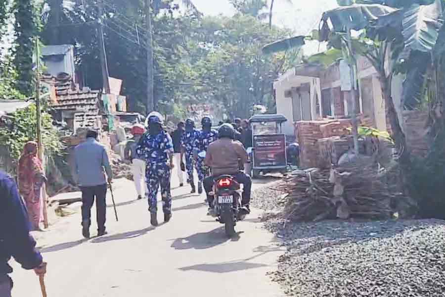 Bhangar: আরাবুল গ্রেফতার হতেই তৃণমূল-আইএসএফ সংঘর্ষে উত্তপ্ত ভাঙড়, উদ্ধার তাজা বোমা