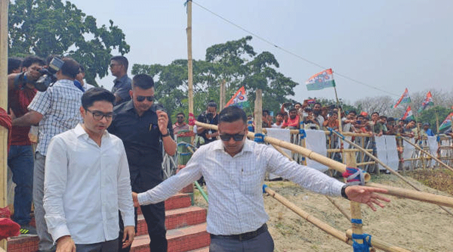 Abhishek Banerjee: ‘আবাস হলে বাচ্চাগুলোকে হাসপাতালে ভর্তি হতে হত না’, ফের কেন্দ্রকে একহাত অভিষেকের