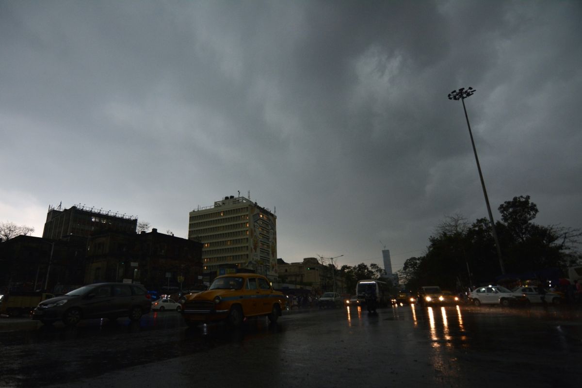 Weather Report: আর্দ্রতাজনিত অস্বস্তি স্থির, দক্ষিণবঙ্গে বৃষ্টিপাতের সম্ভাবনা