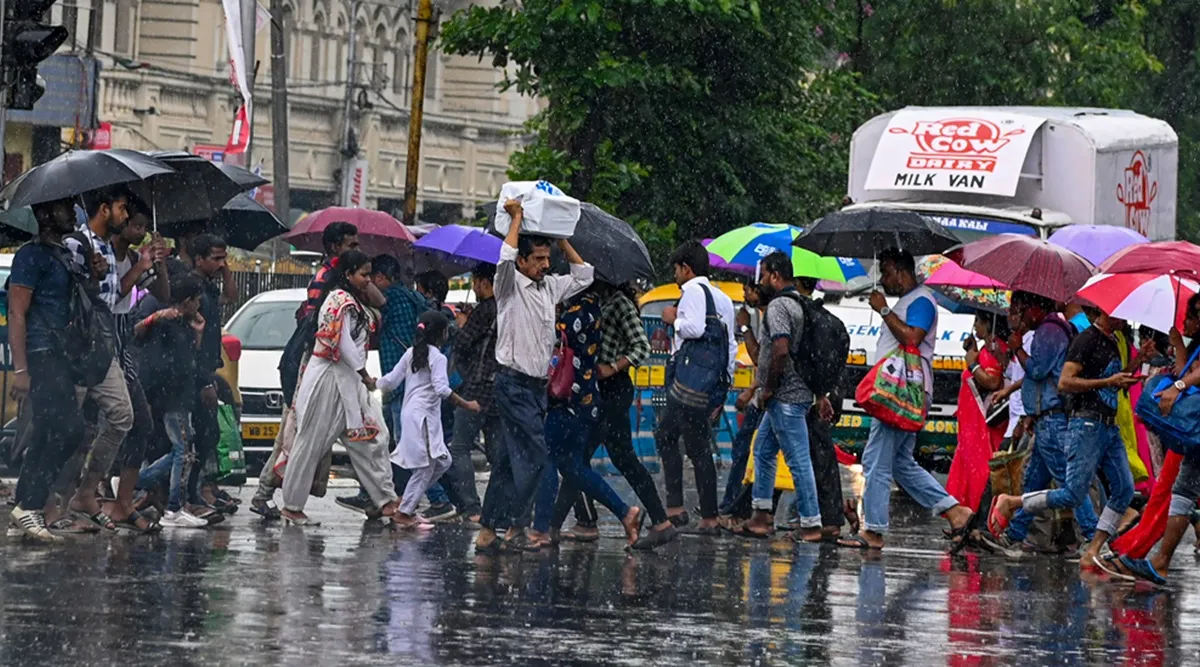 Weather Report: তাপপ্রবাহের সতর্কতার পরিবর্তে ঝড়-বৃষ্টির পূর্বাভাস, শুক্রবারেও দক্ষিণবঙ্গে বজ্র-বিদ্যুৎসহ বৃষ্টি