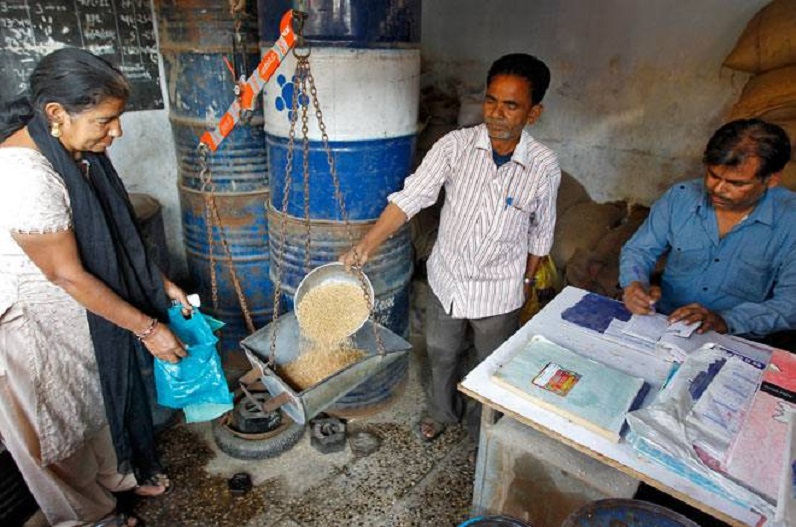 Ration Distribution Case:গ্রেফতার রাজ্যের খাদ্যমন্ত্রী জ্যোতিপ্রিয় মল্লিক, বাংলায় রেশন কার্ডের সংখ্যা কত সন্ধানে ইডি