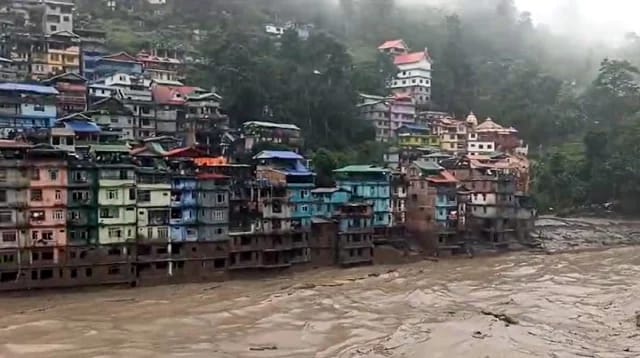 Sikkim Heavy Rain: পর্যটকদের উদ্ধার করার জন্য এয়ারলিফট করার ব্যবস্থা করল সিকিম সরকার