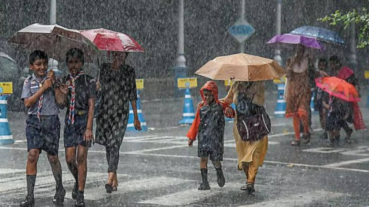 Weather Forecast: সপ্তাহের শুরুতেই স্বস্তি বঙ্গবাসীর! কলকাতা সহ দক্ষিণবঙ্গ জুড়ে ঝড়বৃষ্টির পূর্বাভাস