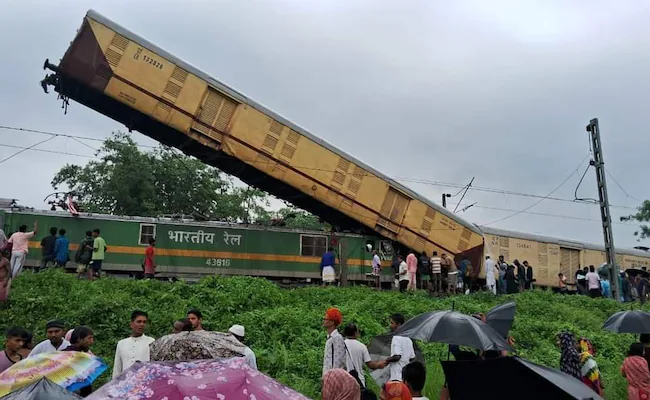 Kanchenjunga Express Accident: কাঞ্চনজঙ্ঘা এক্সপ্রেস দুর্ঘটনায় মৃতের সংখ্যা বেড়ে হলো ৯, আর কি তথ্য জানা যাচ্ছে?