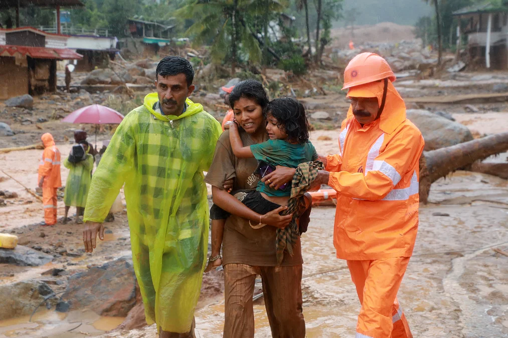 Kerala Land Slide: মৃত্যু মিছিলে মৃতের সংখ্যা ছাড়িয়ে গেল ১৪৮, ফের লাল সতর্কতা জারি ওয়েনাডেতে