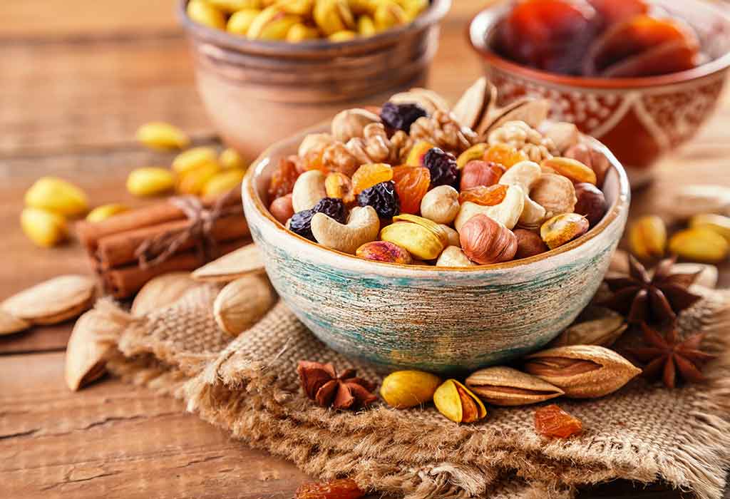 Milk Soaked Dry Fruits Benefits: আখরোট থেকে আমন্ড, পেস্তা, কিশমিশ, শুকনোর বদলে ভিজিয়ে খাওয়াই ভাল, তবে কীসে ভেজাবেন জলে না দুধে?