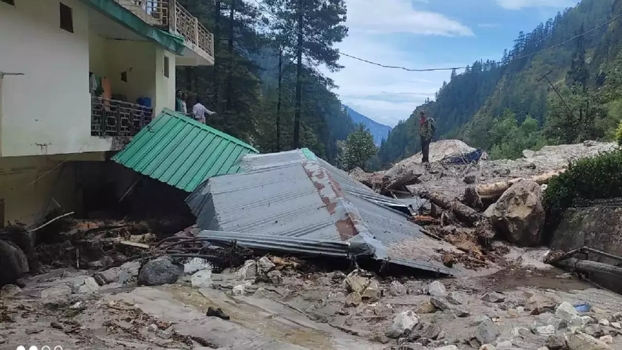 Himachal Cloudburst: কেরলের পর দুর্যোগের মুখে হিমাচল প্রদেশ, বাড়ছে নিখোঁজের পরিমাণ