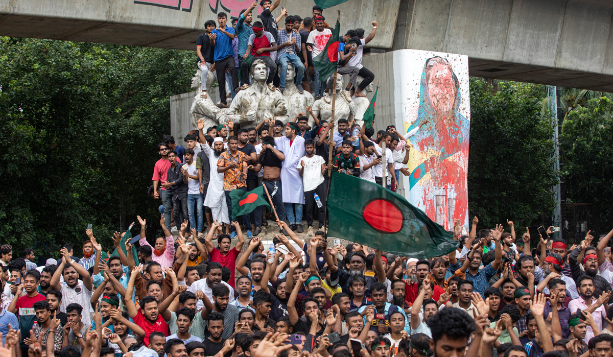 Bangladesh: প্রত্যাহার হয়েছে কারফিউ, খুলছে স্কুল-কলেজ, স্বাভাবিক ছন্দে ফিরছে বাংলাদেশ?