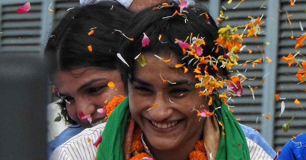 Vinesh Phogat: দেশে ফিরেই সোনার পদক পেলেন ভিনেস, জয়ী হওয়ার স্বপ্ন অধরাই