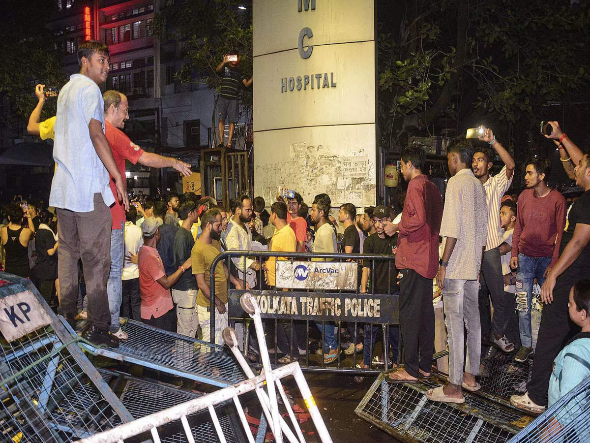 RG Kar Hospital: আরজি কর হাসপাতাল ভাঙচুর কাণ্ডে গ্রেফতার আরও ৬, একজন মহিলাসহ ধৃতের সংখ্যা ৩০