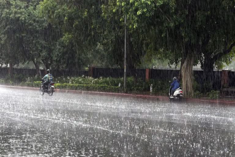 Weather Report: বঙ্গোপসাগরে সৃষ্ট নিম্নচাপের প্রভাব দক্ষিণবঙ্গে, সপ্তাহের শুরুতেই ভারী বৃষ্টিপাতের সম্ভাবনা