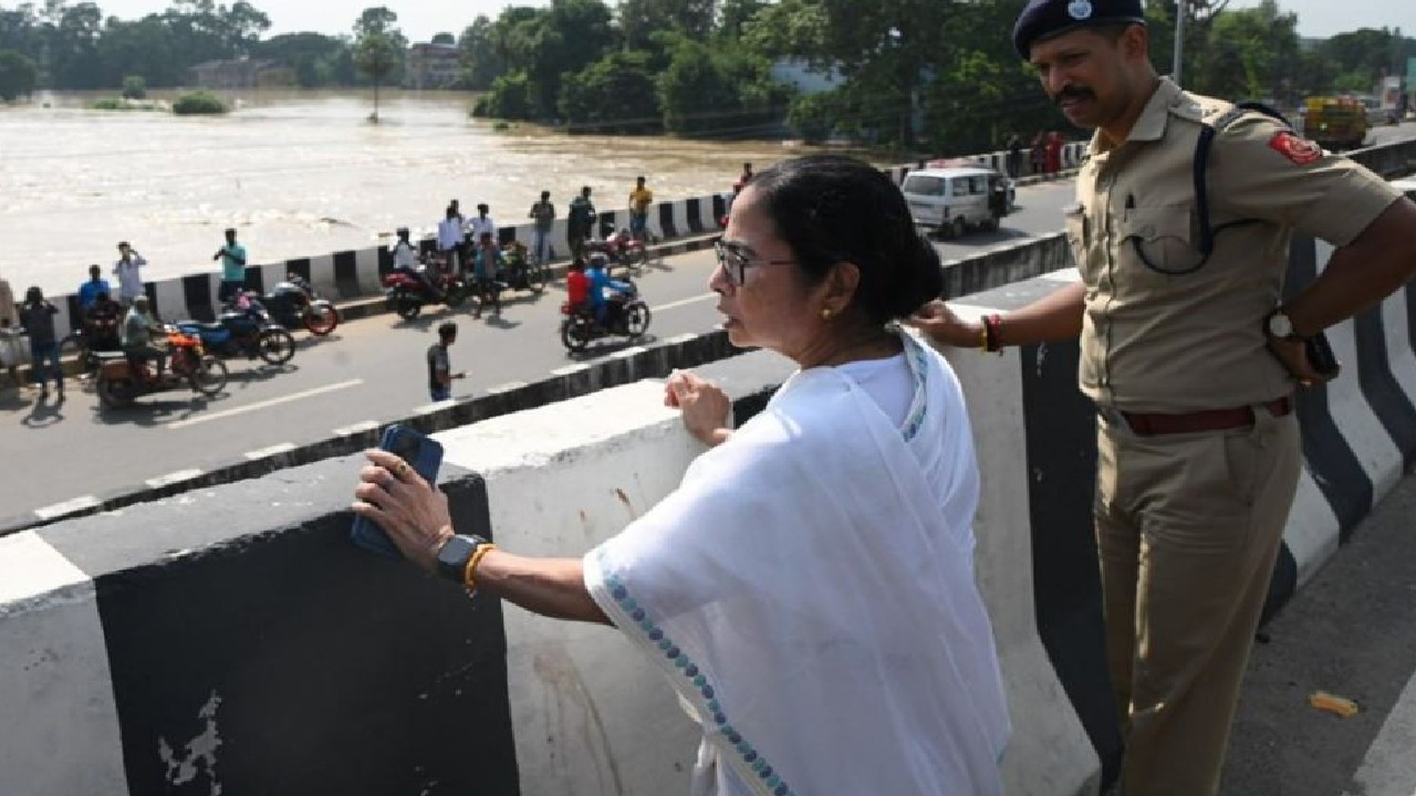 Mamata at Flood