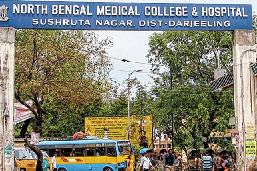 North Bengal medical college: আপাতত স্থগিত বহিষ্কারের সিদ্ধান্ত! বুধবার দুপুর ১টায় বৈঠক করে চূড়ান্ত সিদ্ধান্ত নেবে উত্তরবঙ্গ মেডিক্যাল কলেজ কর্তৃপক্ষ