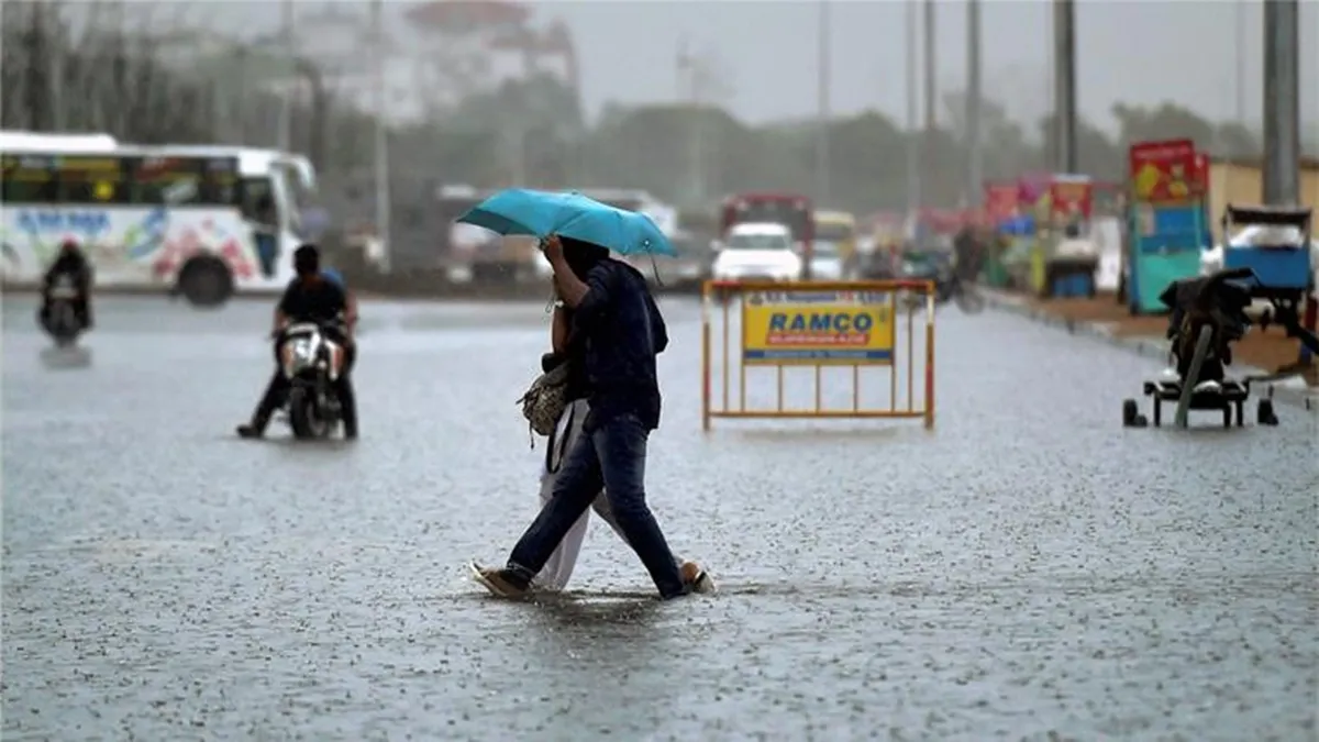 Weather Report: হালকা থেকে মাঝারি বৃষ্টি দক্ষিণবঙ্গ, বেশ কিছু জেলায় বজ্রবিদ্যুত-সহ বৃষ্টির আশঙ্কা