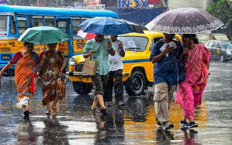 Weather Report: দক্ষিণবঙ্গে নিম্নচাপের প্রভাব কেটে গিয়েছে, বৃষ্টির কারণে বিপর্যস্ত পরিস্থিতি উত্তরবঙ্গে