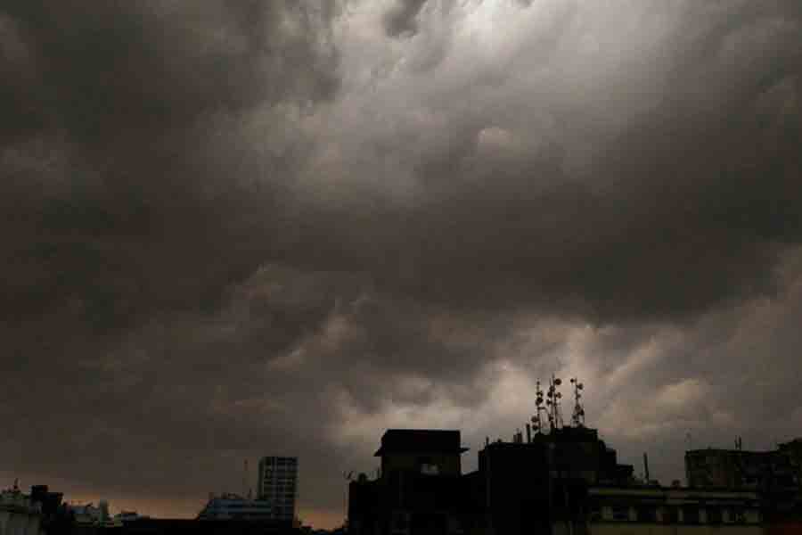 Weather Report: তর্পনের সময়ও বিক্ষিপ্ত বৃষ্টি দক্ষিণবঙ্গে, মহালয়ার পরই আবহাওয়ার পরিবর্তনের সম্ভাবনা